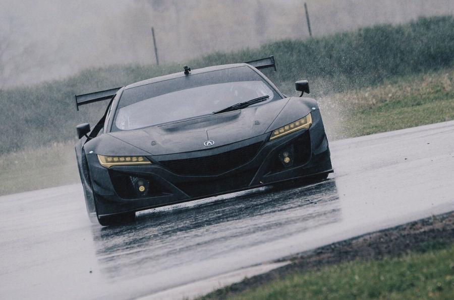  Acura NSX GT3 Racecar 2016 года  (фото 8 из 11)